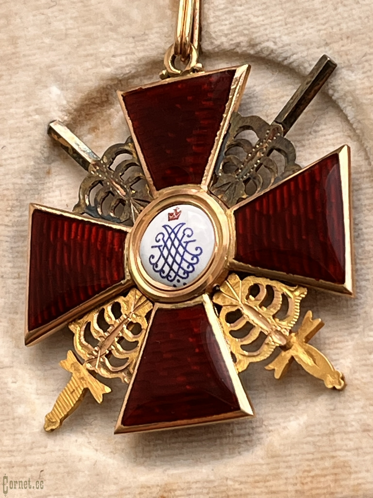 Знак ордена Св. Анны 2-й степени с мечами в футляре "ИЛ"