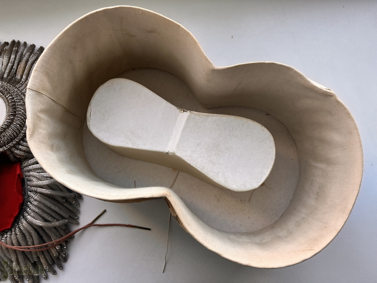 Guards Lieutenant Colonel's epaulettes with a case.