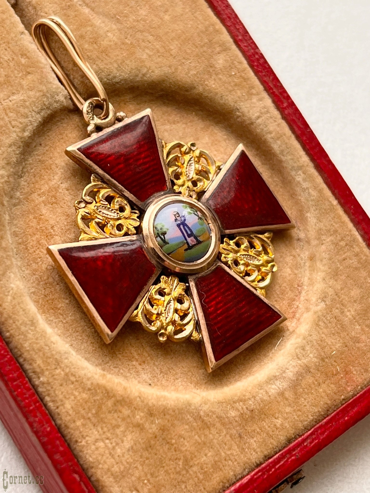 Знак ордена Св. Анны 3-й степени с футляром "АК"