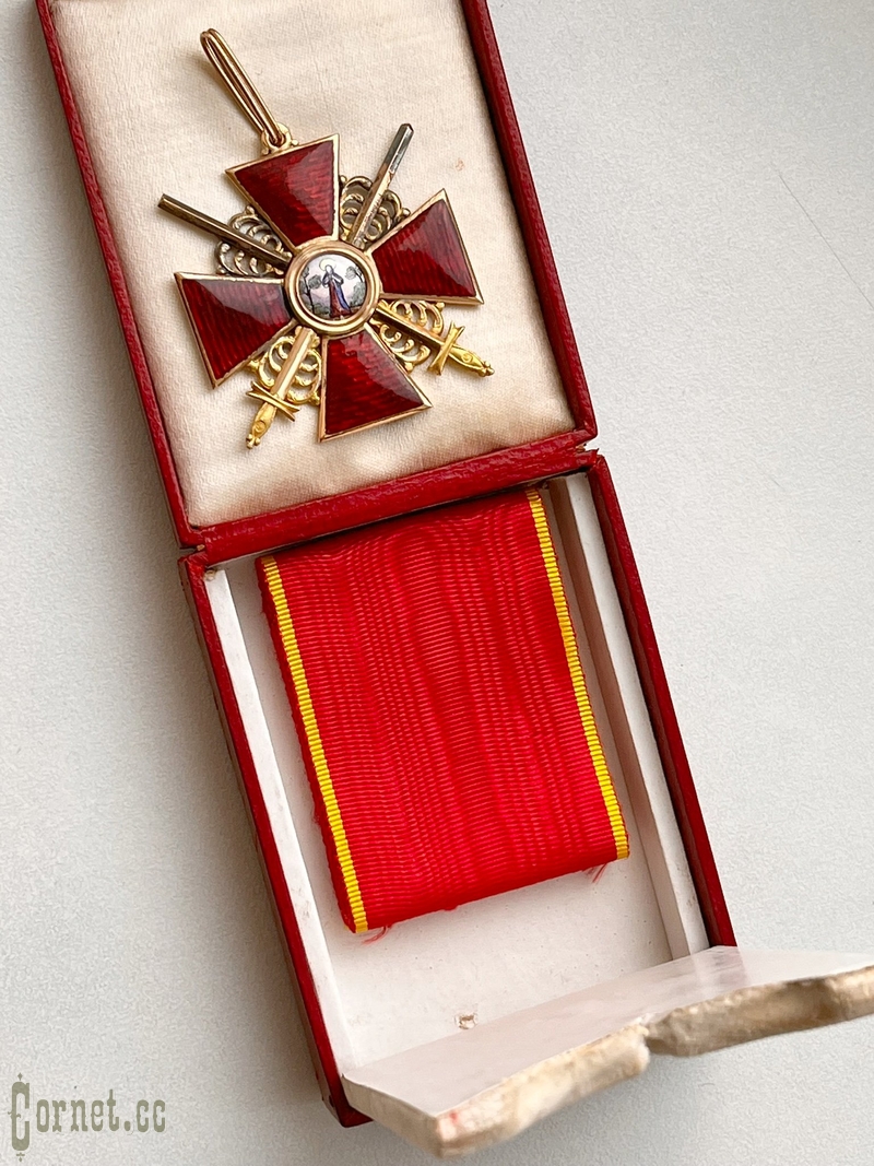 Знак ордена Св. Анны 2-й степени с мечами в футляре "ИЛ"