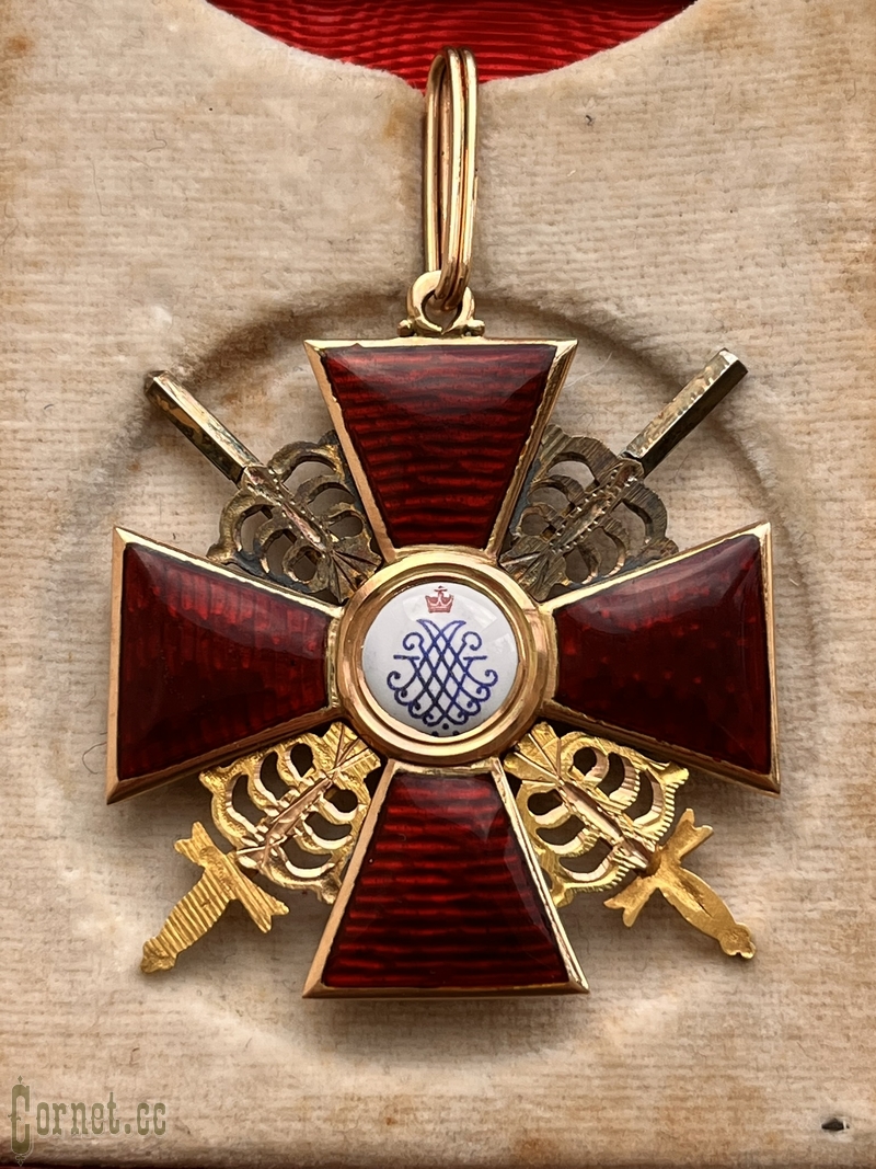 Знак ордена Св. Анны 2-й степени с мечами в футляре "ИЛ"