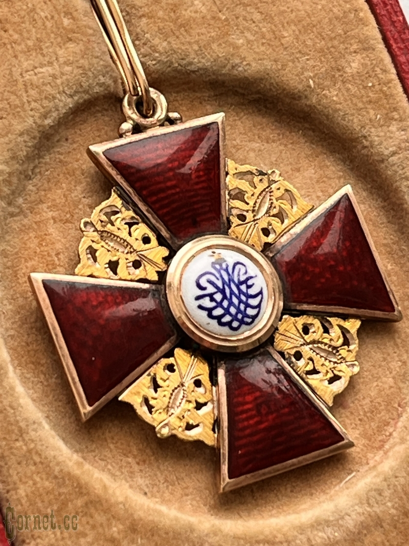 Знак ордена Св. Анны 3-й степени с футляром "АК"