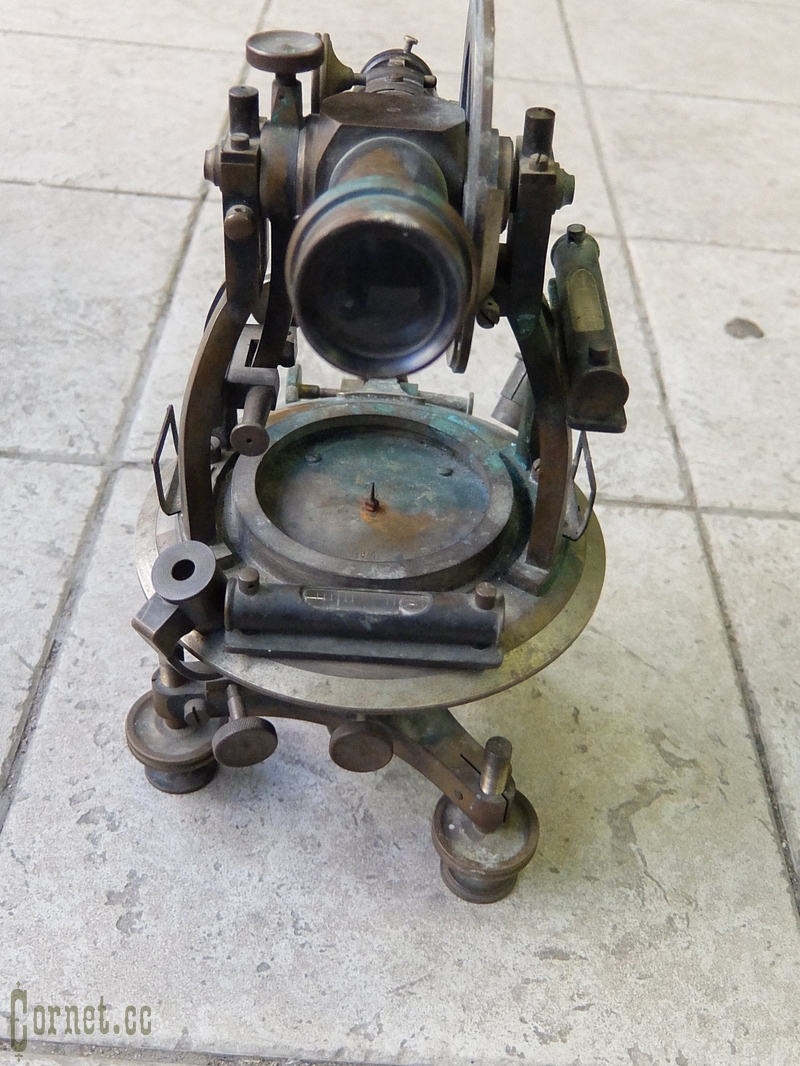 Theodolite of the firm "M.Tauber, K.Tsvetkov and Co"