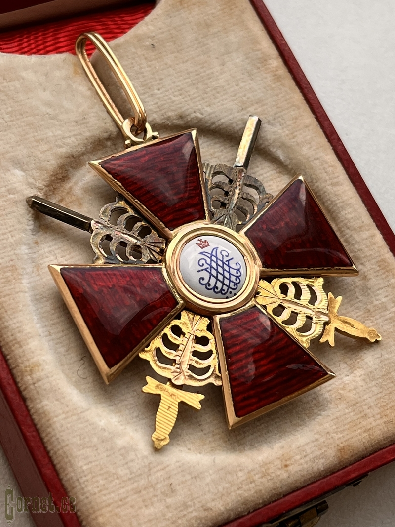 Знак ордена Св. Анны 2-й степени с мечами в футляре "ИЛ"