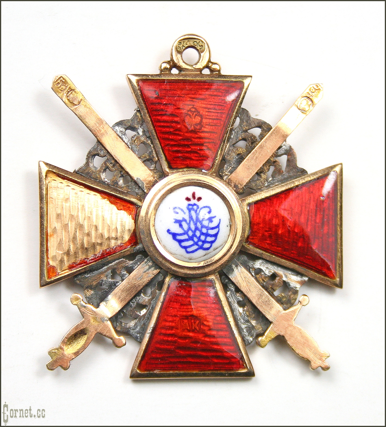 Order of St. Anna of the 3rd degree with swords in gold