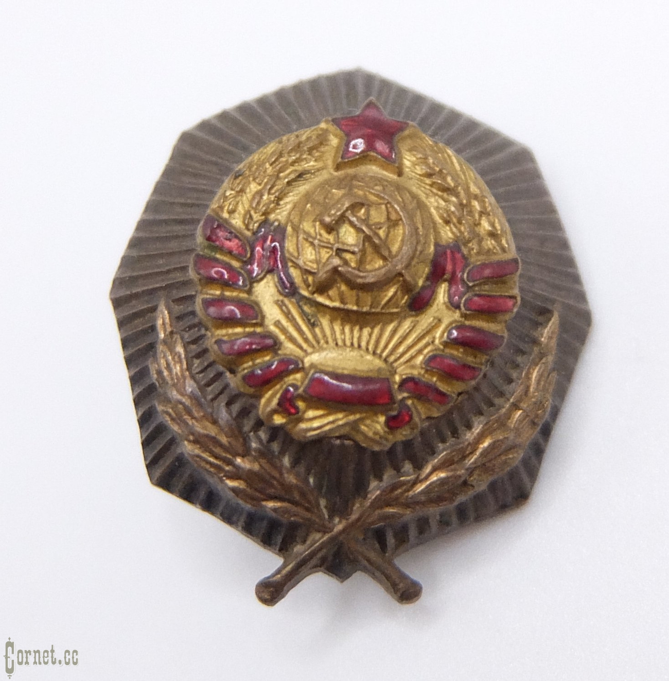 The badge of the highest command staff of the NKVD Prosecutor 's Office 1943-46 .