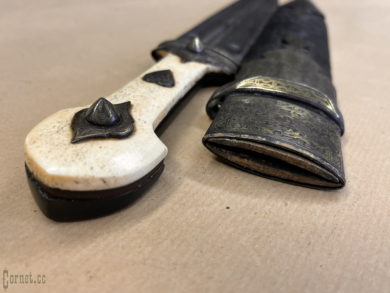 Armenian dagger with gold inlay