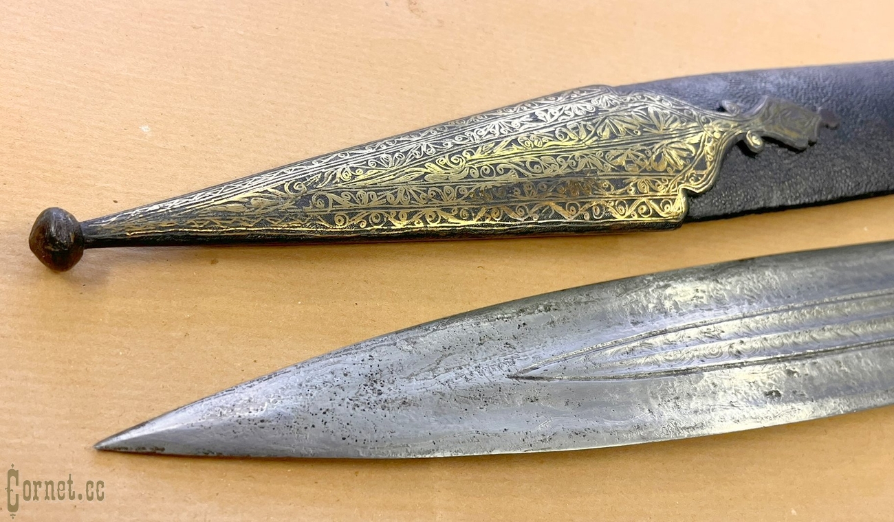 Armenian dagger with gold inlay