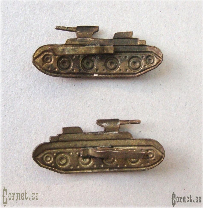 Badges of the tankman on shoulder straps