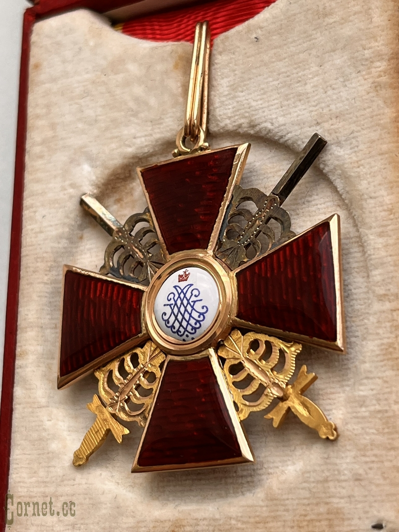 Знак ордена Св. Анны 2-й степени с мечами в футляре "ИЛ"
