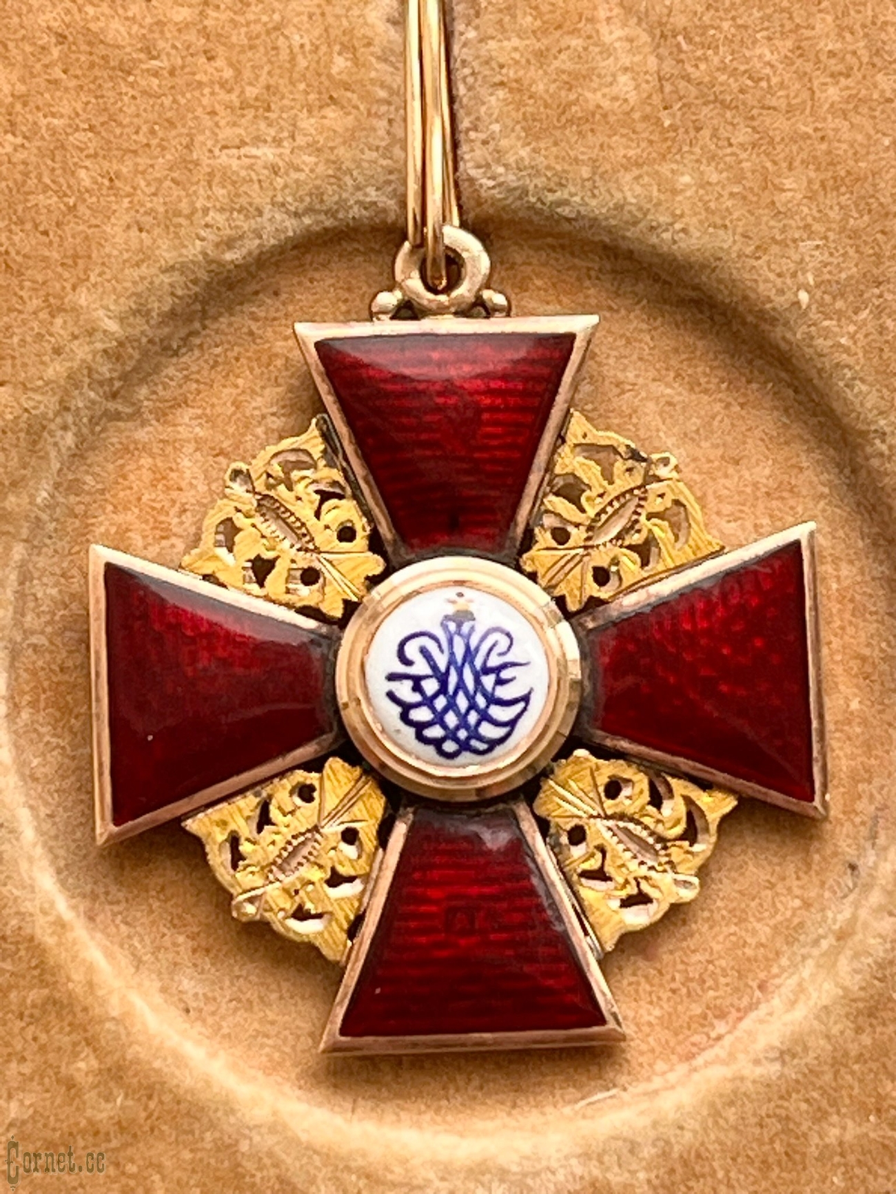 Знак ордена Св. Анны 3-й степени с футляром "АК"