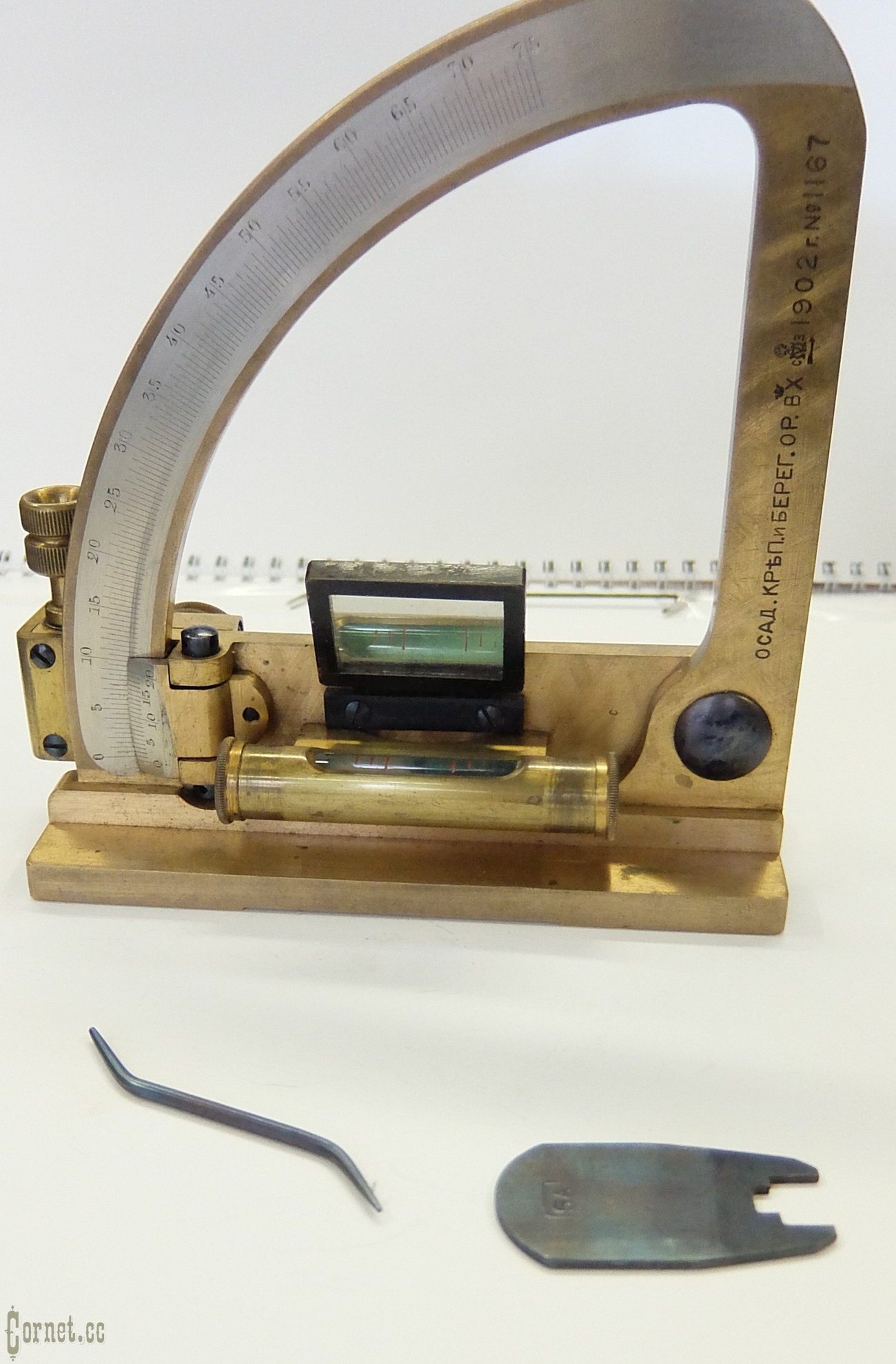 Artillery goniometer