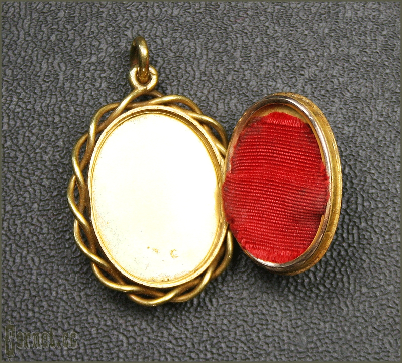 Медальон дамский с рубинами