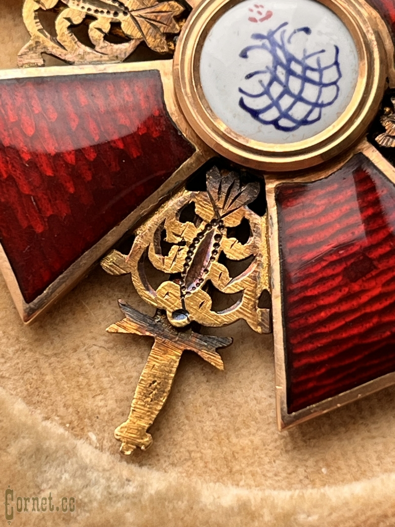 Знак ордена Св. Анны 2-й степени с мечами в футляре "IK"