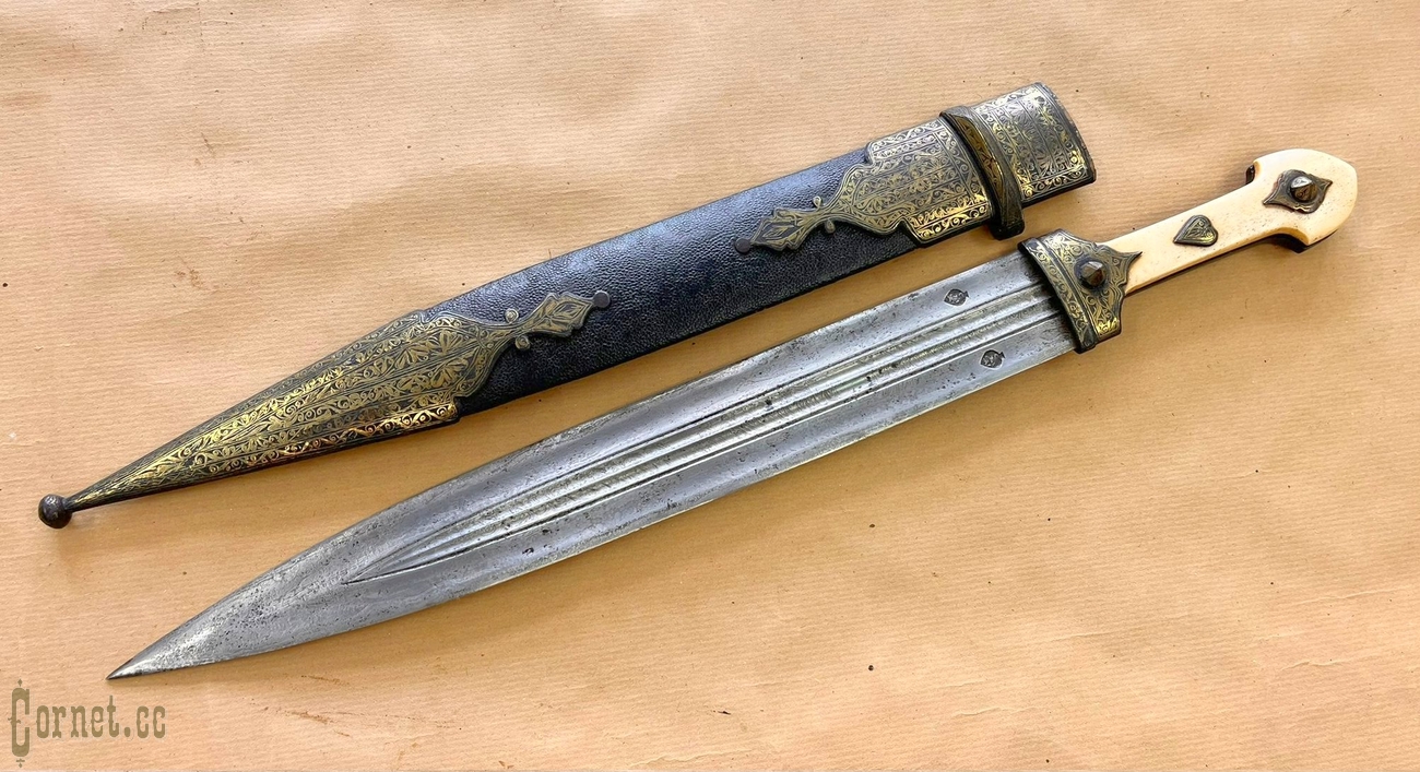 Armenian dagger with gold inlay