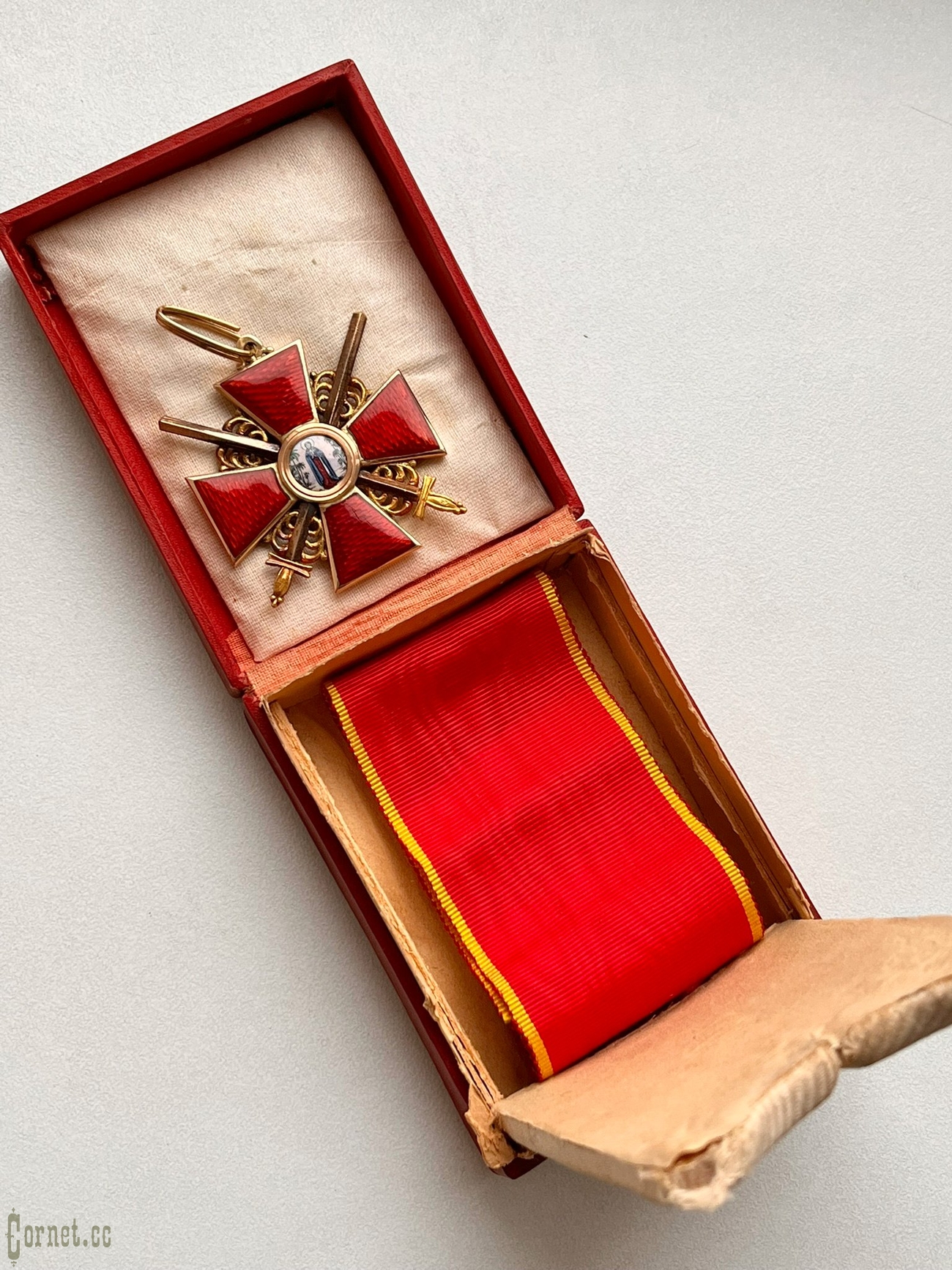 Знак ордена Св. Анны 2-й степени с мечами "ВД" и с футляром