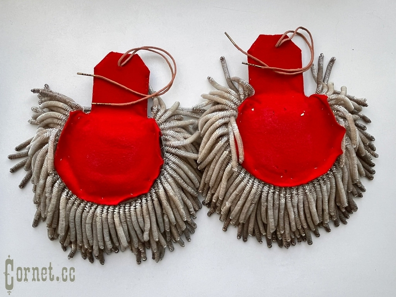 Эполеты подполковника гвардии с футляром.