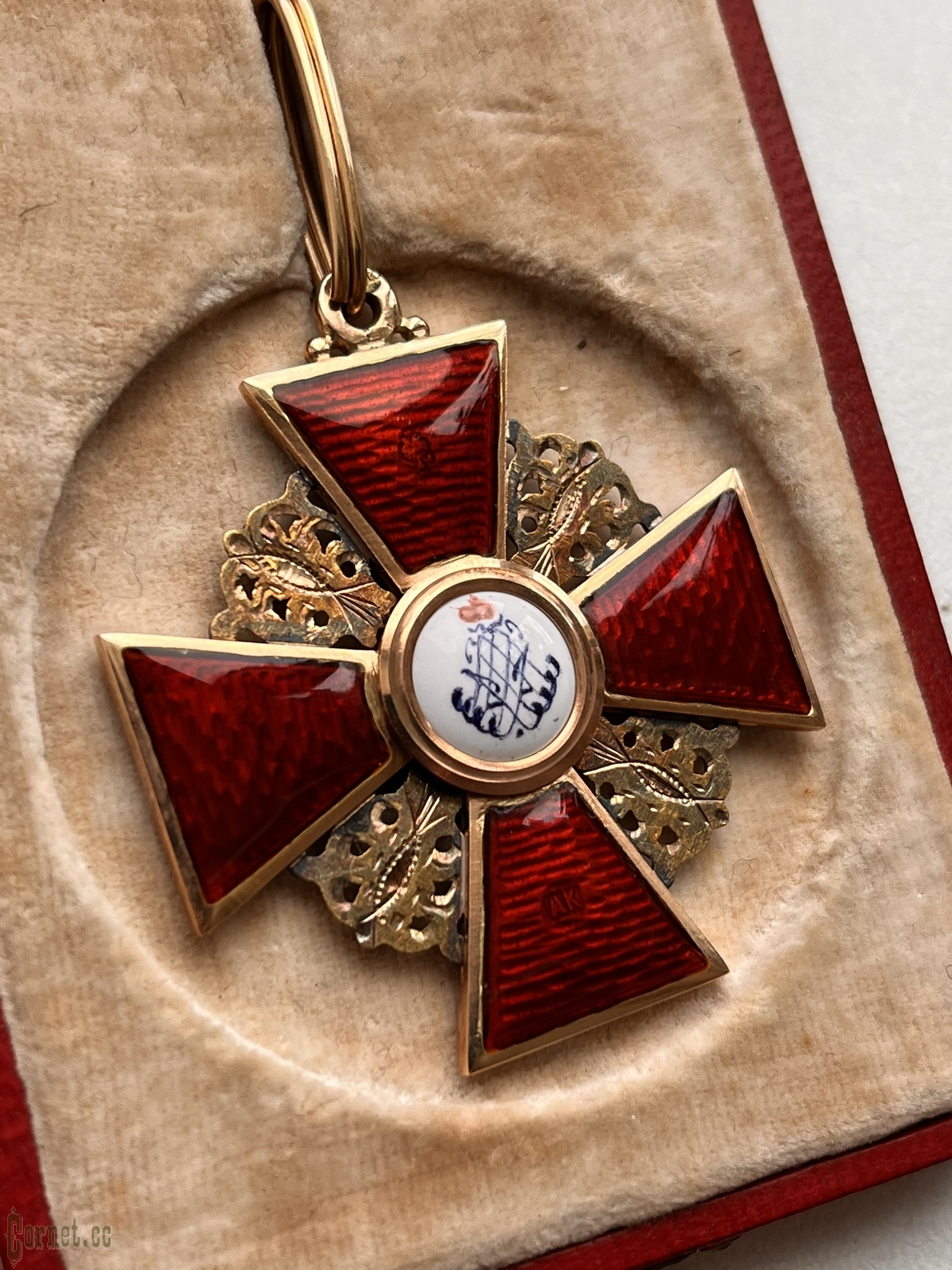 Знак ордена Св. Анны 2-й степени "АК" в футляре