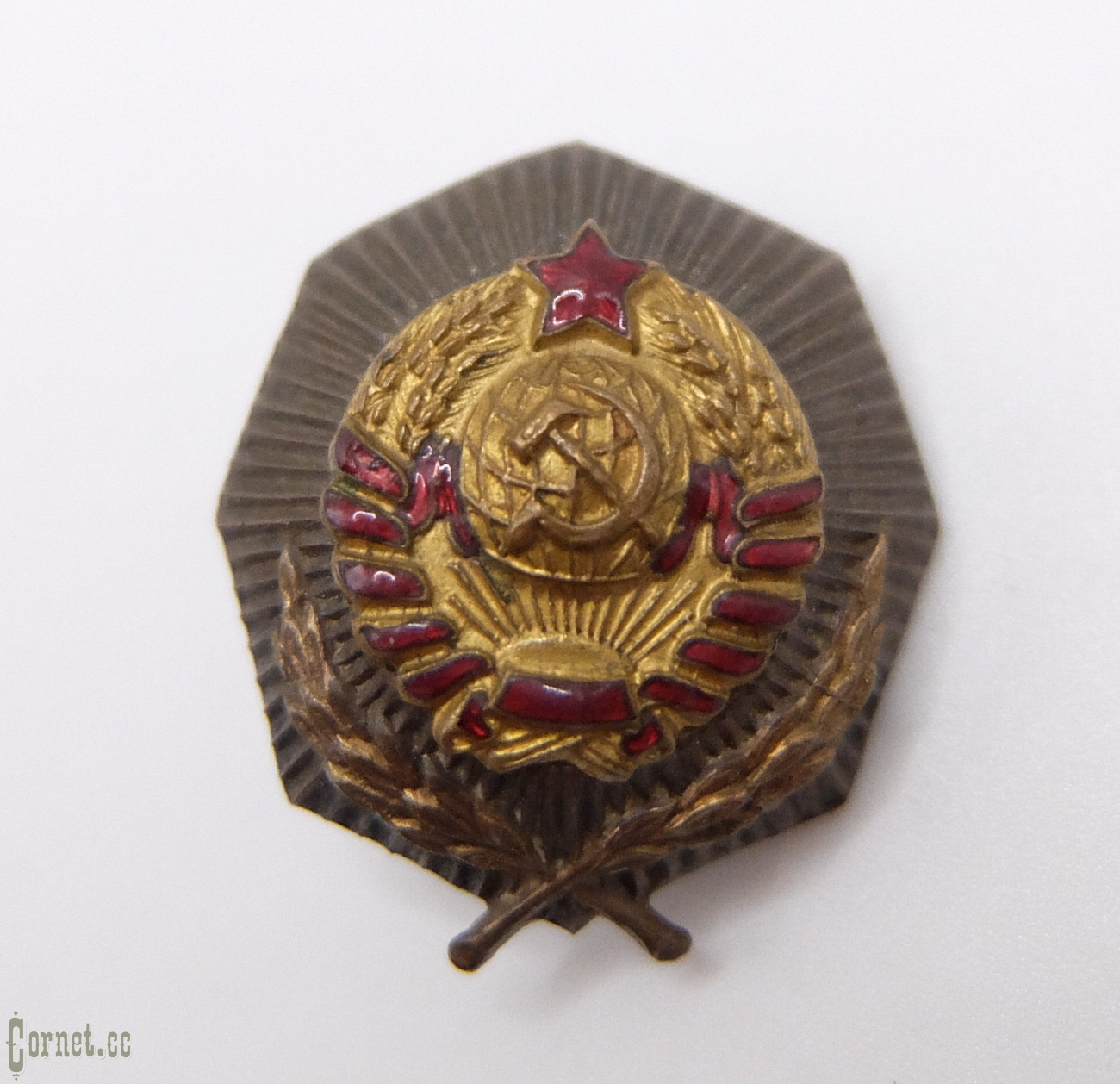 The badge of the highest command staff of the NKVD Prosecutor 's Office 1943-46 .