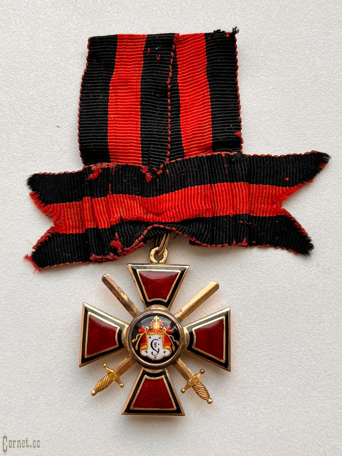 Знак ордена Св. Владимира 4-й степени с мечами "А.Р."