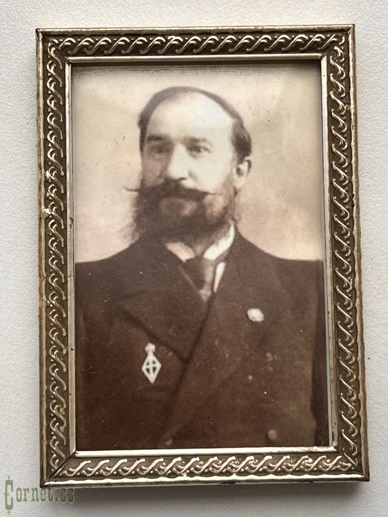 Знак для лиц окончивших Государственные Университеты