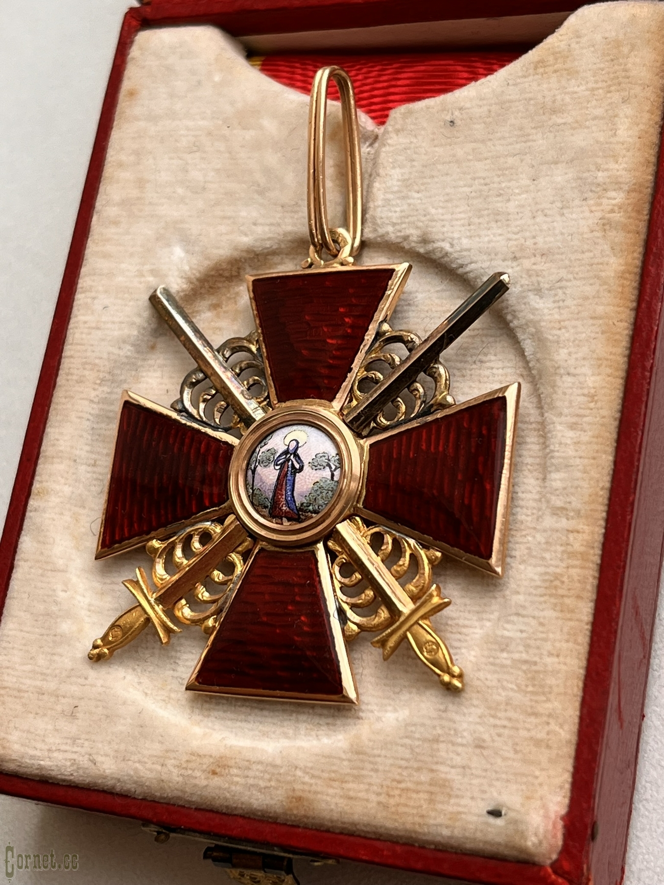 Знак ордена Св. Анны 2-й степени с мечами в футляре "ИЛ"