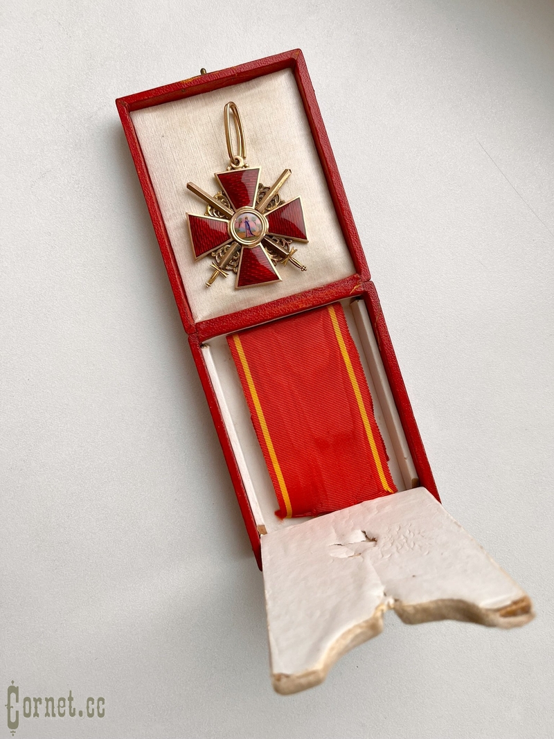 Знак ордена Св. Анны 2-й степени с мечами в футляре "IK"