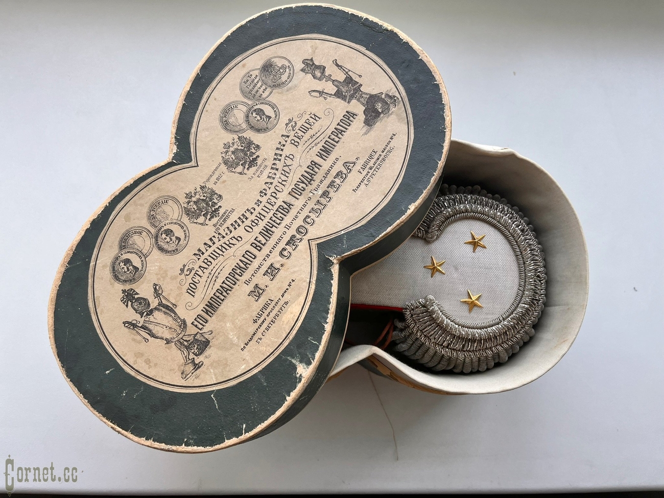 Guards Lieutenant Colonel's epaulettes with a case.