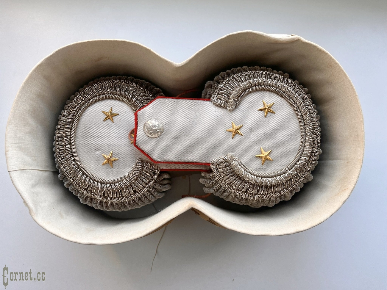 Guards Lieutenant Colonel's epaulettes with a case.