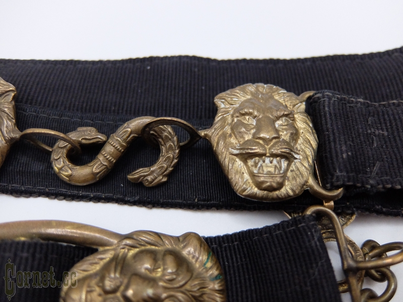 The officer's Navy belt