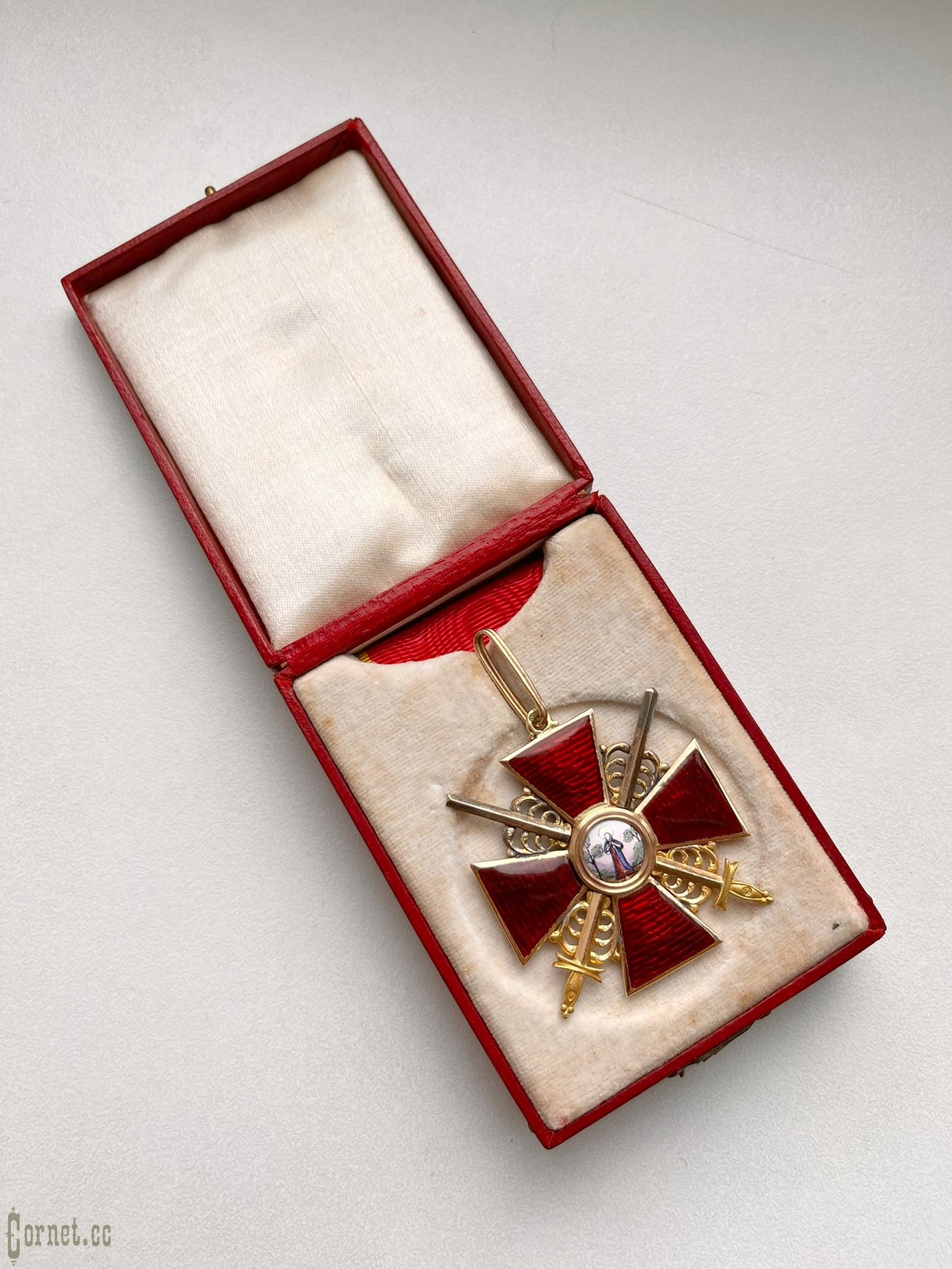 Знак ордена Св. Анны 2-й степени с мечами в футляре "ИЛ"