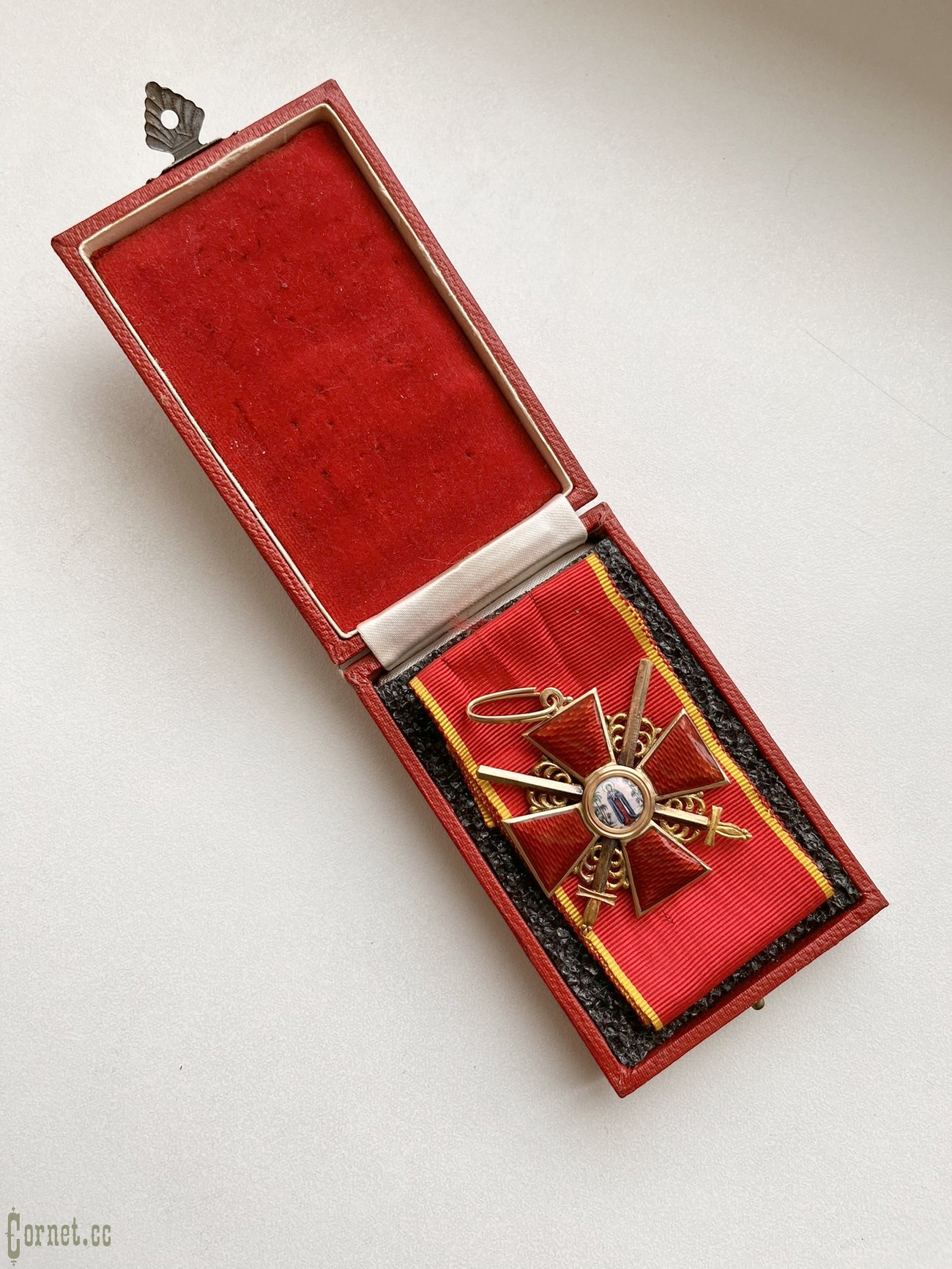 Знак ордена Св. Анны 2-й степени с мечами "ВД"