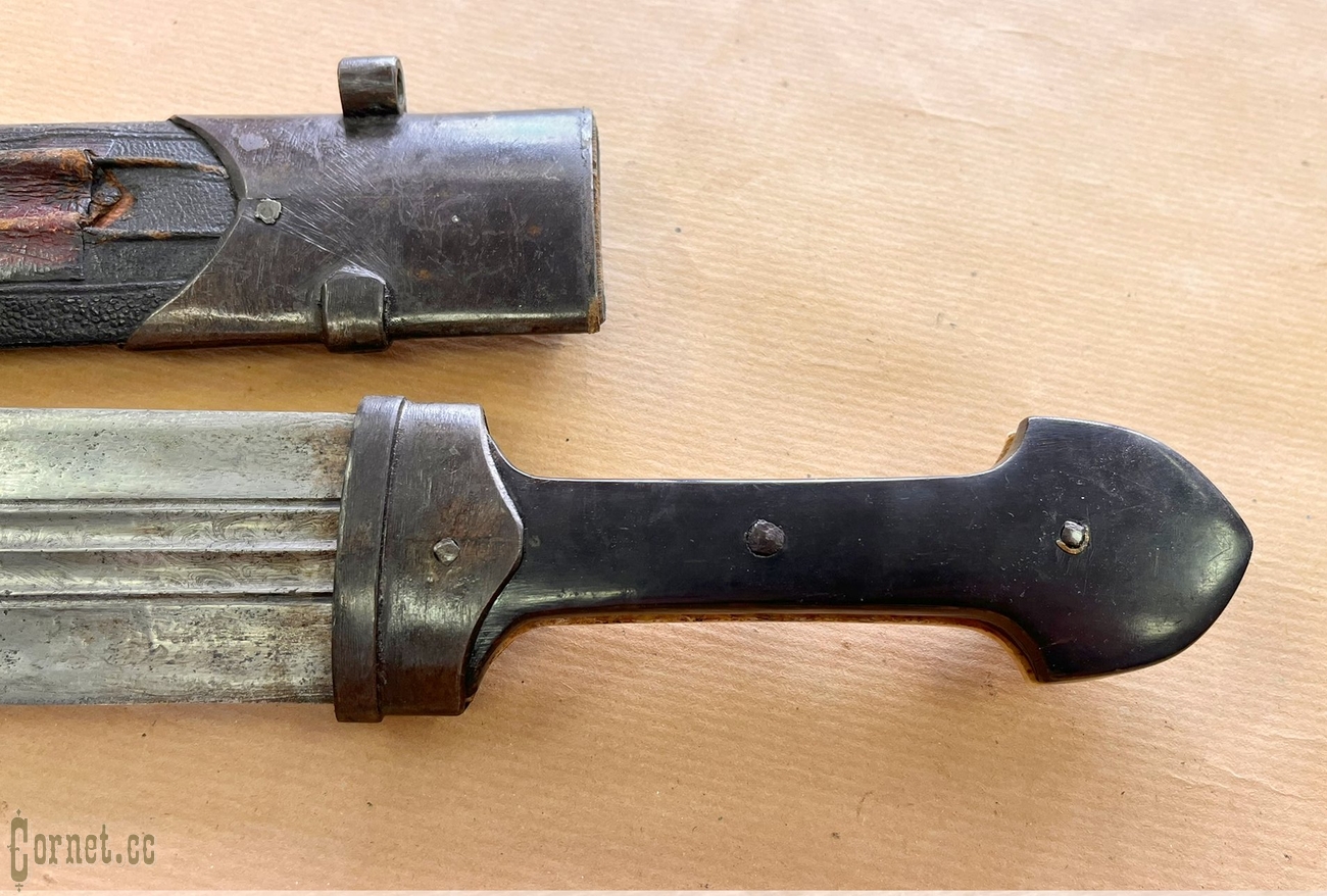 Armenian dagger with gold inlay