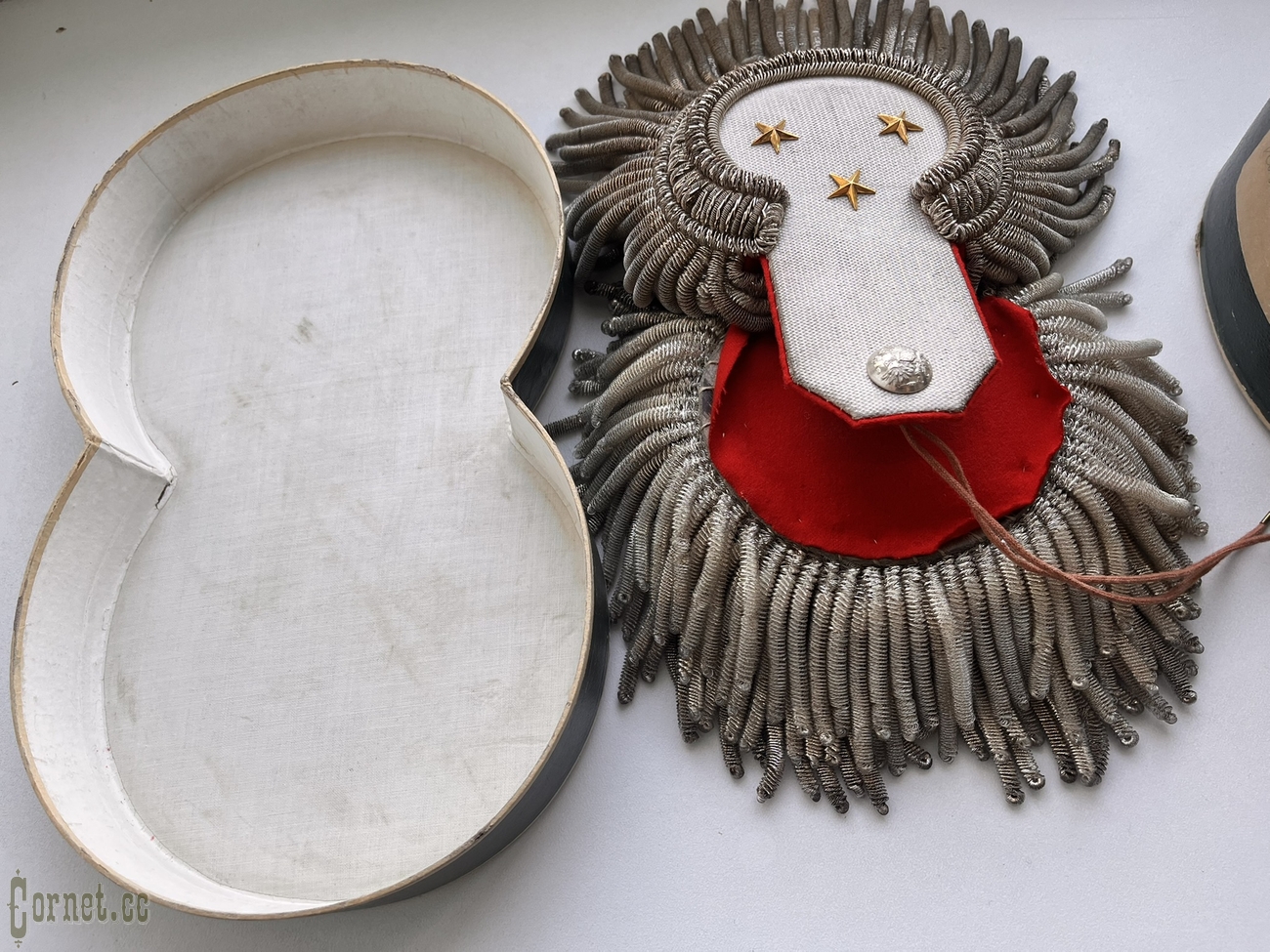 Guards Lieutenant Colonel's epaulettes with a case.