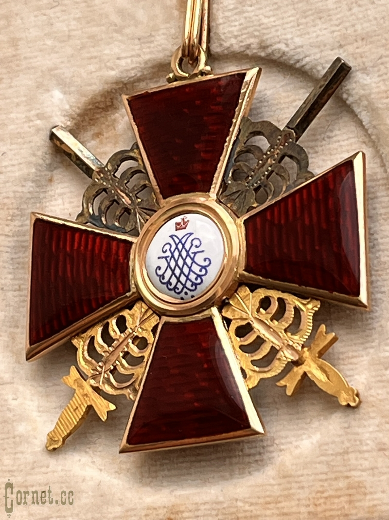 Знак ордена Св. Анны 2-й степени с мечами в футляре "ИЛ"